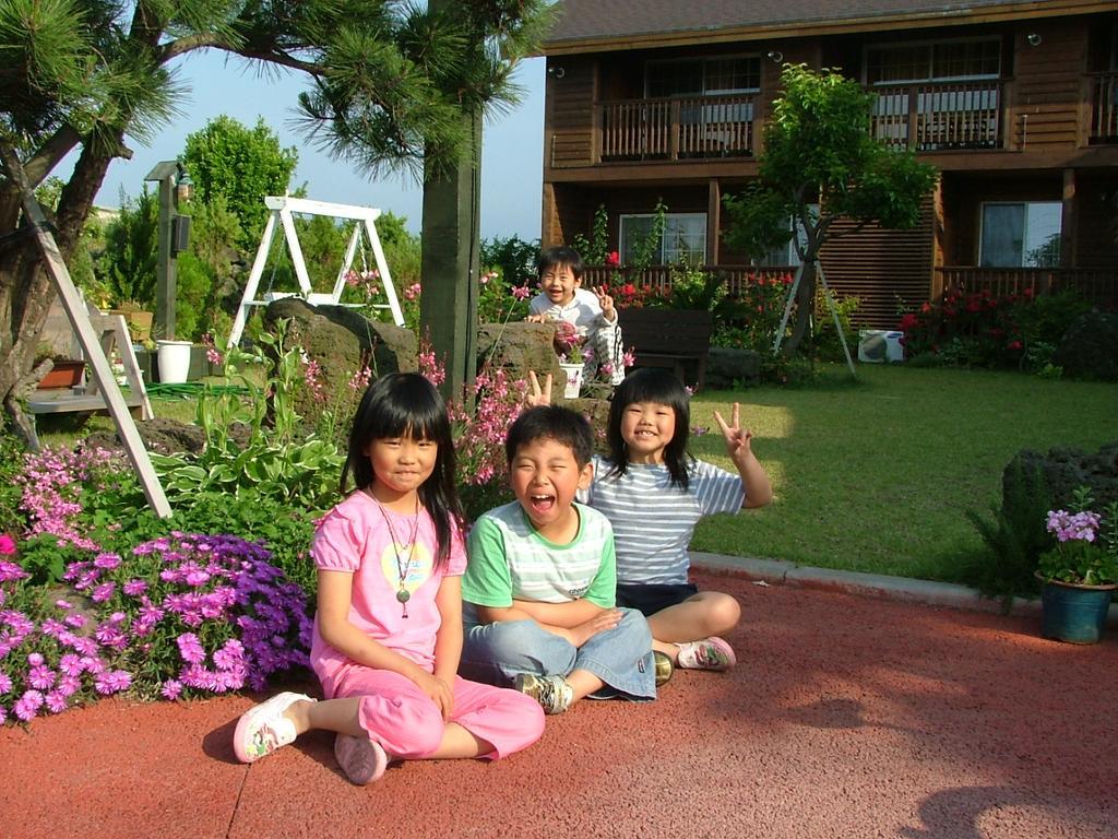Namu Hyanggi Pension Jeju Buitenkant foto