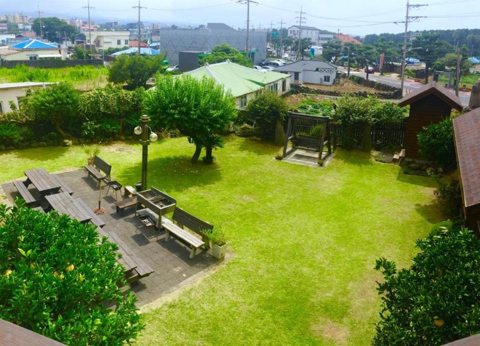 Namu Hyanggi Pension Jeju Buitenkant foto